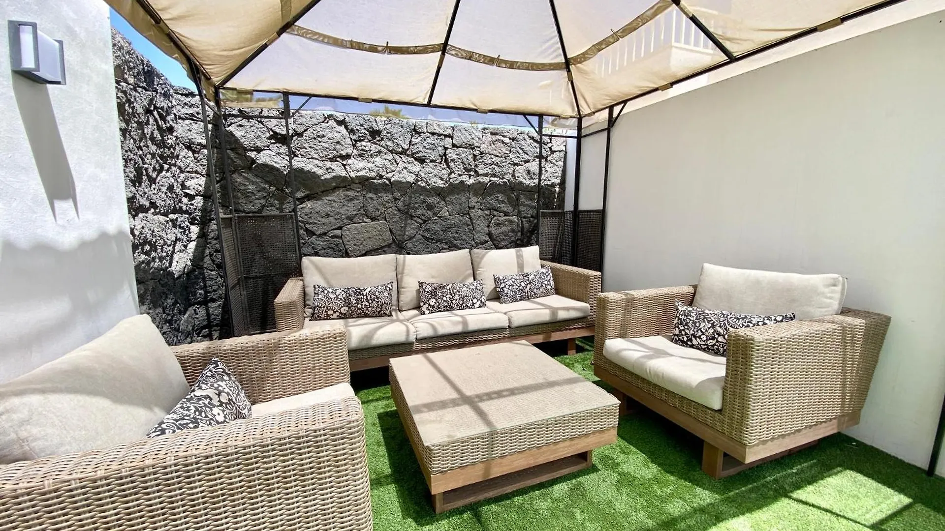 Villa Vivienne By Jk Lanzarote Puerto del Carmen  Spanje